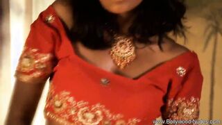 Watch this Sexy Brunette MILF go wild and pleasure herself solo