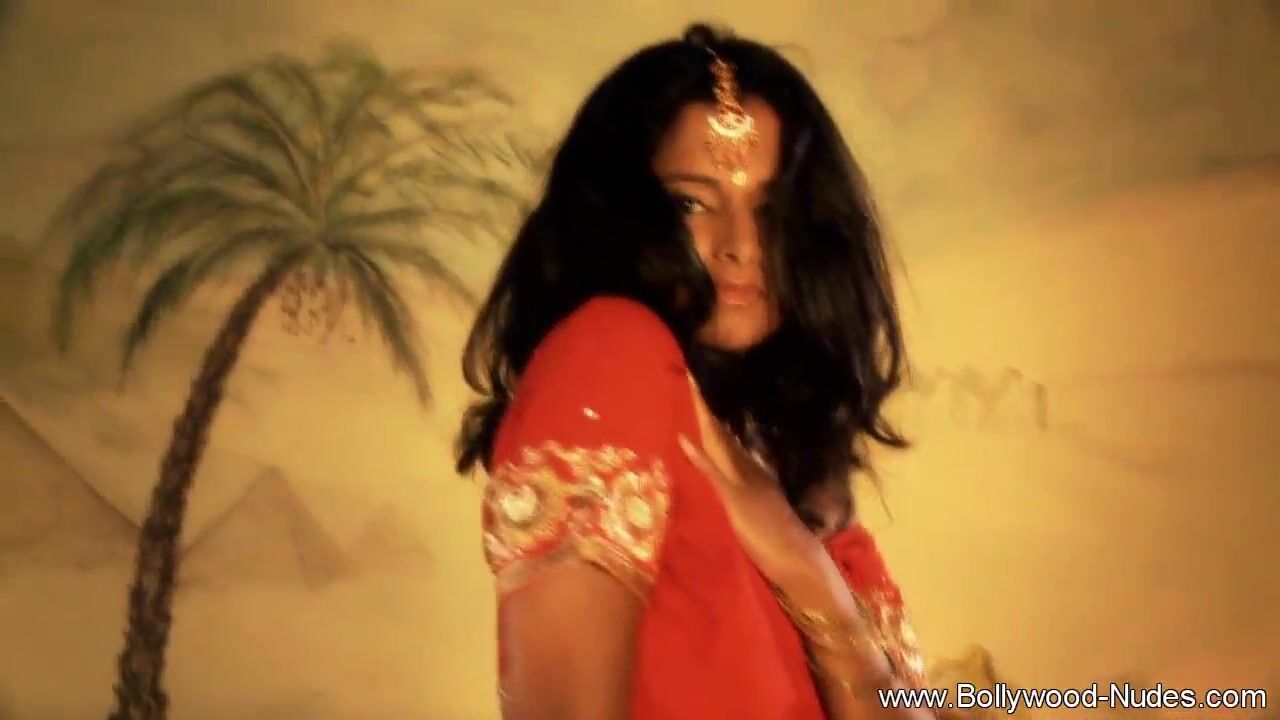 Watch this Sexy Brunette MILF go wild and pleasure herself solo