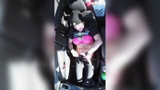 Rachel Lee gets her pussy squirting while driving down the road with her husband