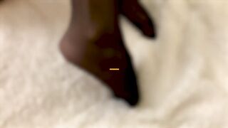 Curvy Amateur MILF's Sensual Leg and Pussy Massage