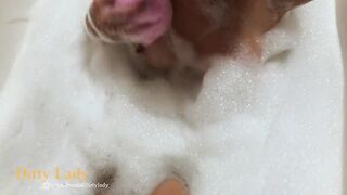 Curvy MILF Relaxes in a Luxurious Foamy Bath - Discover Her Alluring Charm in 4K