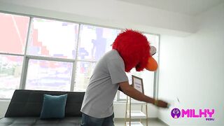 Elmo's Wild Encounter with a Curvy Venezuelan Beauty: A Steamy Adventure!