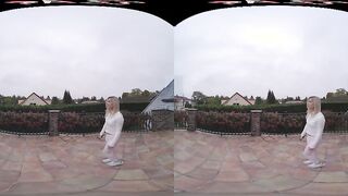 Candee Licious in VR: Watch This Playful Blonde Explore New Pleasures!