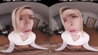 Candee Licious in VR: Watch This Playful Blonde Explore New Pleasures!