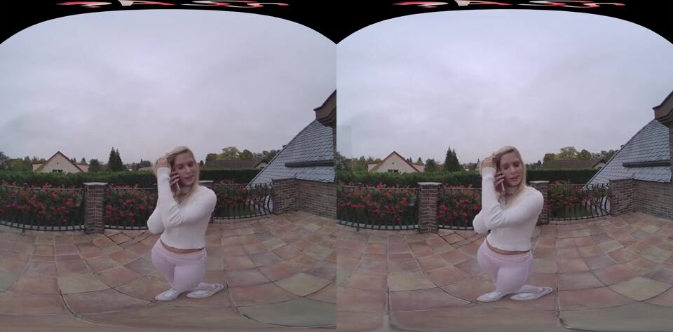 Candee Licious in VR: Watch This Playful Blonde Explore New Pleasures!