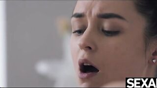 Sensational Bathtub Moments: Gorgeous Girls Explore Intimate Connections in HD