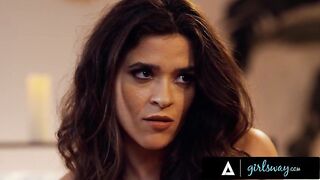 Kinky Brunette Explores Submission with Her Tempting Therapist - A Sapphic Encounter!