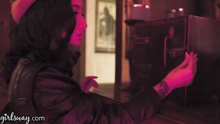 Girlsway Avery Black Gets The 69 Of Her Life While Stealing A House
