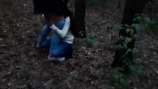 Сняла на камеру страстный секс лесбиянок в лесу