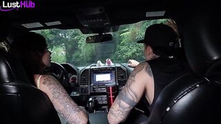Colombiana caliente se folla a desconocido en su camioneta en una via publica - LUSTHUB - Sara Blonde y Danner Mendez