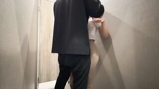 [Personal shooting] Creampie sex while flirting in the changing room