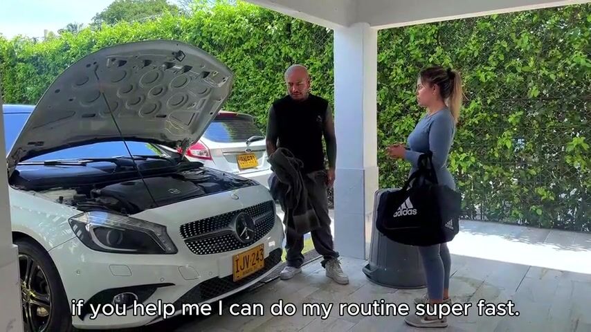 Car Wash Guy Can't Resist a Latina and Fucks Her in the Car - LUSTHUB