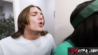 Passionate Morning Encounter: August Skye's Curvy Surprise Before Work - DFxtra