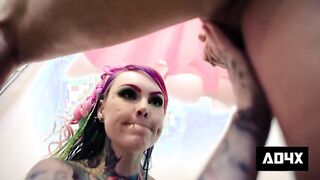 Vandal Vixen's Steamy Bathroom Encounter - A Must-See!