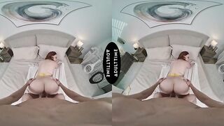 Intimate VR Experience: Summer Hart's Alluring POV Adventure with a Curvy MILF