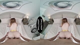 Intimate VR Experience: Summer Hart's Alluring POV Adventure with a Curvy MILF