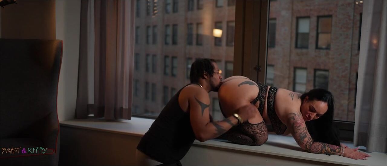 Steamy Window Encounter with Iluvshauna: A Public Passion Unveiled
