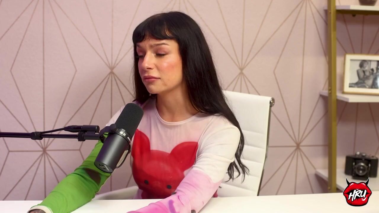 April Olsen's Journey: From Camming in Grandma's Basement to Mastering Strap-on Skills and Life Beyond Porn