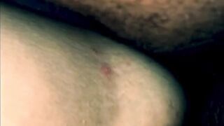 Amateur Couple's Passionate Encounter: A Steamy Night with a Hot MILF