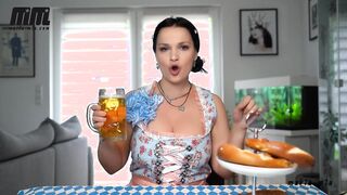 Maria Mia's Oktoberfest Adventure: A Playful Solo Experience in Traditional Dirndl