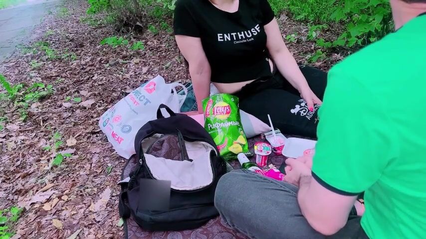 Unexpected Encounter: Adventurous Housewife's Wild Day in the Park!