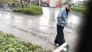 Riskante spritzige Gondelfahrt - Blowjob date in der Seilbahn