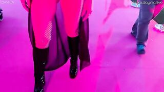 Daynia's Public Encounter at VENUS Fair Berlin: Intense POV Cumshot Experience