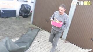 HAUSFRAUFICKEN - German Granny Got Horny For Handyman's Hard Cock - AMATEUREURO