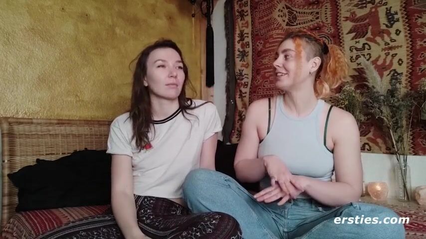 Ersties - Zora and Innana squirting during lesbian sex