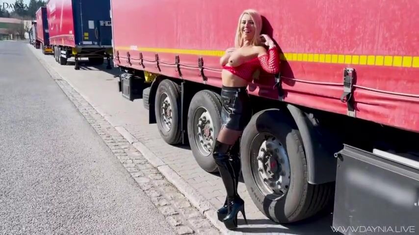 Daynia's Public Encounter: German Milf Fucked Outdoors Without a Condom