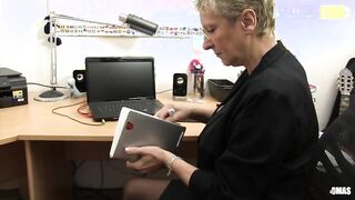XXXOMAS - German German Secretary Lets Coworker Bang Her Old Pussy - AMATEUREURO