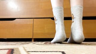 Anngrinch's Adorable Feet in Cute Socks - A Solo Female Foot Fetish Experience