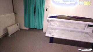 HAUSFRAUFICKEN - HUGE TITS GERMAN MATURE FUCKS HORNY REPAIRMAN - AMATEUREURO