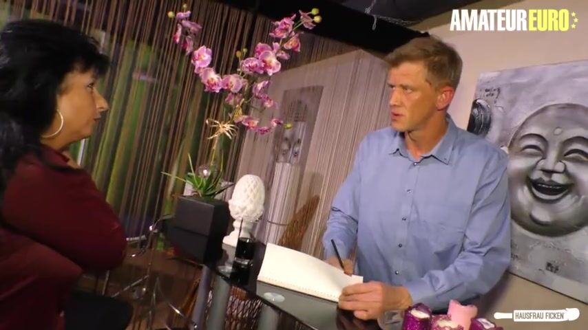 HausfrauFicken - Mature German Housewife Gets Her Pussy Fucked By Masseur - AMATEUREURO