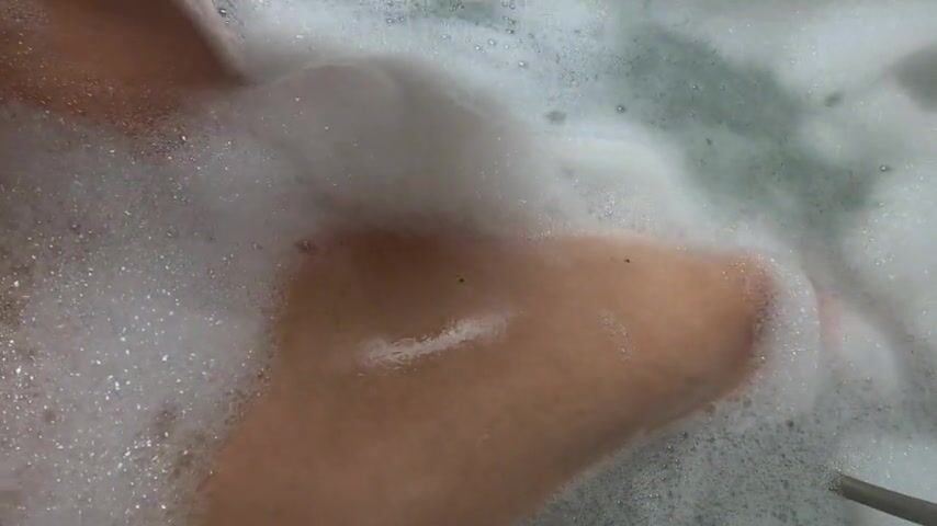 Dildo fun in the bathtub
