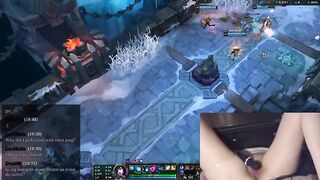 EGirl masturbates while playing League of Legends