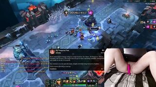 [GER] Gamer Girl playing LoL with a vibrator between her legs