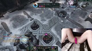 [GER] Gamer Girl playing LoL with a vibrator between her legs