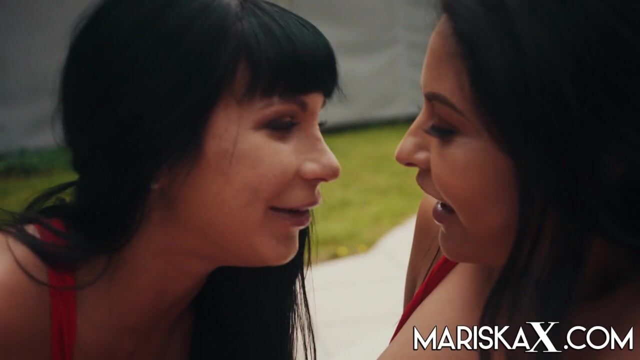 Valentina Ricci and Mariska Heat Things Up Poolside!