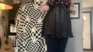 Curvy Momma's Alluring Lingerie Strip Tease