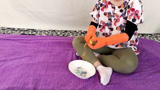 چرا انقدر به گوشیت پیام میاد ...پیاماتونو دیدم(سکس داستانی فارسی)
