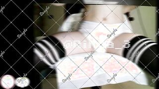 みんなが見てる前でおむつ放尿