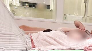 足フェチおやじが、清楚な女子大生の美脚を堪能（※性交シーンはありません） 〜ベッドの上でイチャイチャ、パンティの上からの手攻めに悶え出す教え子〜