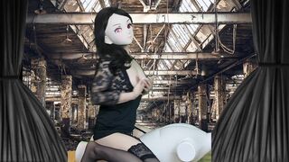 HENTAI Aibu。廃墟。セクシーな衣装。電動バイブでオナニー。