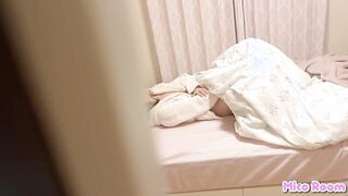 【一人エッチ】家に帰ってきたら巨乳の彼女がオナニーしてたから、急遽カメラを回して撮影してみた-日本人/素人カップル/オナニー/巨乳/美乳/個人撮影/一人エッチ