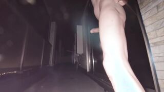全裸で散歩しながらペニスのリハビリをしています（不審者がいないか工事中の廃屋の2階をパトロールしました…こんなキレイなアパートに住んでみたい笑）　241106-1（5/6）