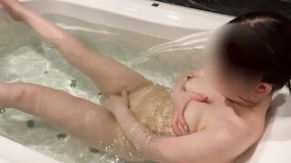 お風呂でこっそりオナニー