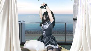 HENTAI Aibu。ベランダ。メイド。枕でオナニー。