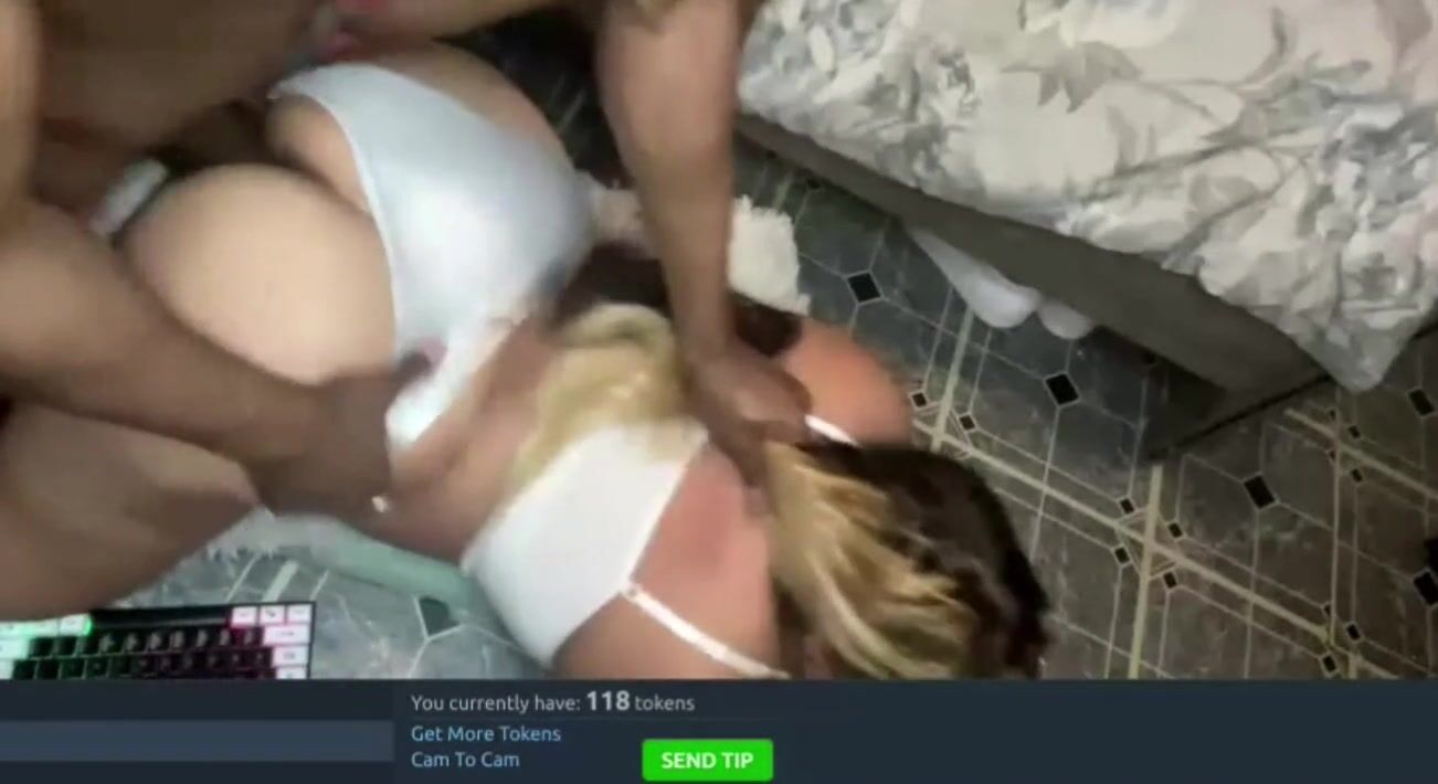 Watching My Online Fantasy Unfold: A Unique Experience with a Curvy Star