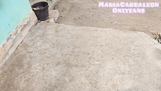 María y su muñeca Tantaly: Un encuentro inesperado que desafía los estereotipos.